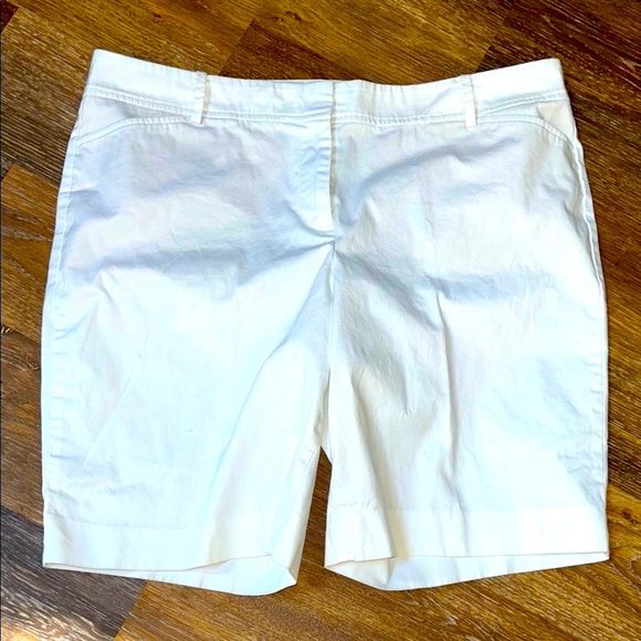 Talbots Pants - Talbots woman’s White Bermuda Shorts with Tailored Look  size 16p